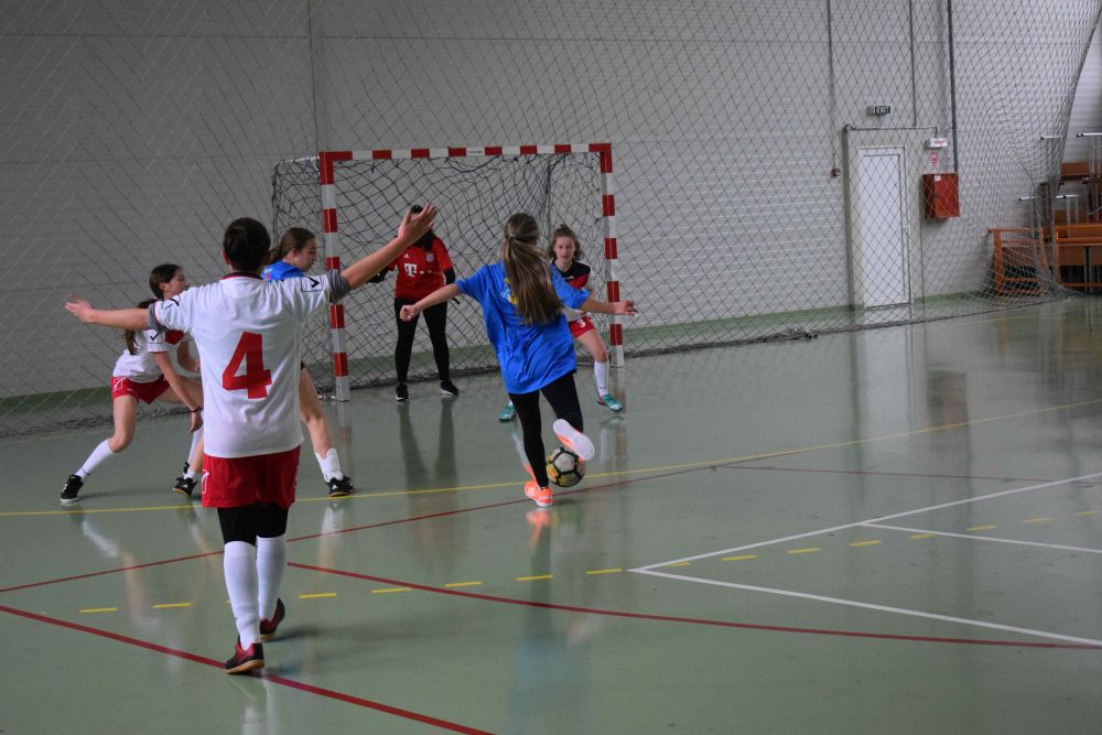 REPORTAJ | Dificultatea, obstacolul și lupta din periferia fotbalului feminin. Povestea sportivului care antrenează de la vârsta de 14 ani_6