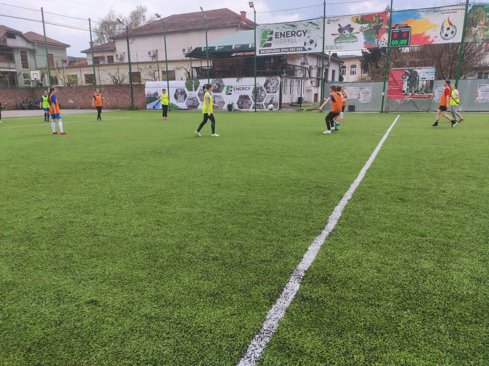 REPORTAJ | Dificultatea, obstacolul și lupta din periferia fotbalului feminin. Povestea sportivului care antrenează de la vârsta de 14 ani_9
