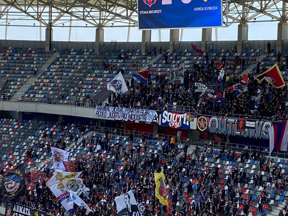 ”Acolo jucați, aici niciodată!”. Banner-ul afișat de ultrașii Stelei, îndreptat către FCSB_2