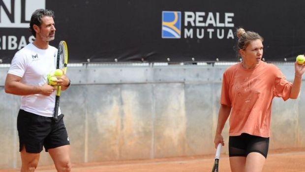 
	Simona Halep s-a antrenat alături de liderul WTA, Iga Swiatek, înainte de primul meci la Roma: Mouratoglou a învățat-o reverul cu o mână :)&nbsp;
