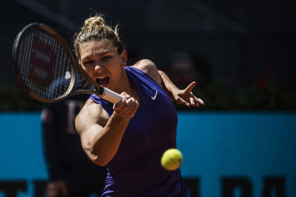 Simona Halep s-a antrenat alături de liderul WTA, Iga Swiatek, înainte de primul meci la Roma: Mouratoglou a învățat-o reverul cu o mână :) _8