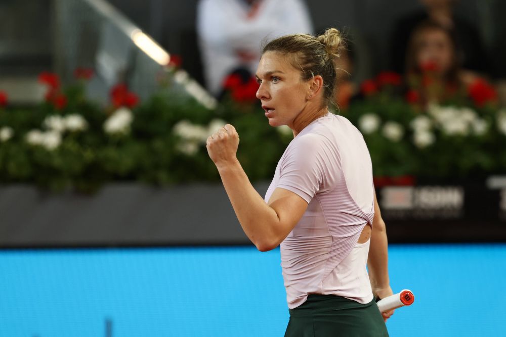 Simona Halep s-a antrenat alături de liderul WTA, Iga Swiatek, înainte de primul meci la Roma: Mouratoglou a învățat-o reverul cu o mână :) _11