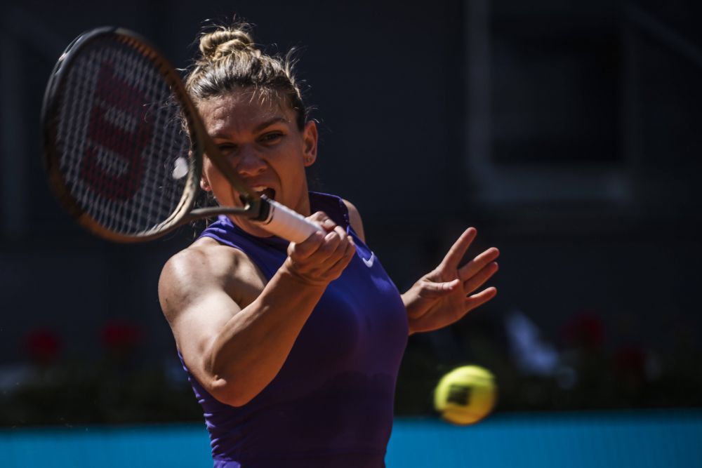 Simona Halep s-a antrenat alături de liderul WTA, Iga Swiatek, înainte de primul meci la Roma: Mouratoglou a învățat-o reverul cu o mână :) _12