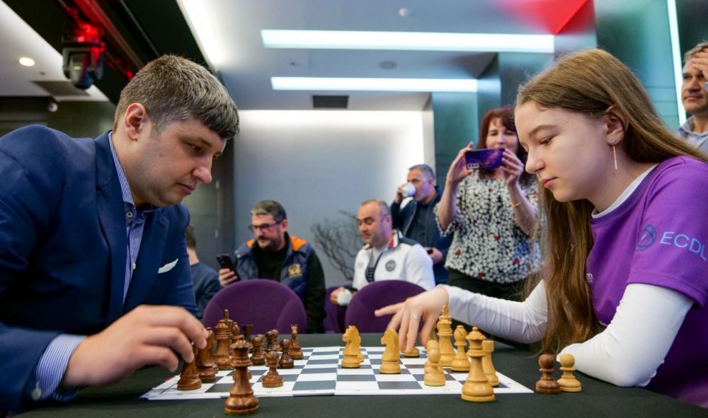 „Uniting Minds, Uniting Hearts”. Peste 15.000 euro donați refugiaților din Ucraina în urma unui eveniment dedicat șahul_3