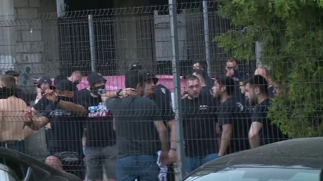 Incidente între suporteri și jandarmi înaintea duelului dintre UTA și Dinamo. Fanii lui CSA, au venit în 'ajutorul' arădenilor_13