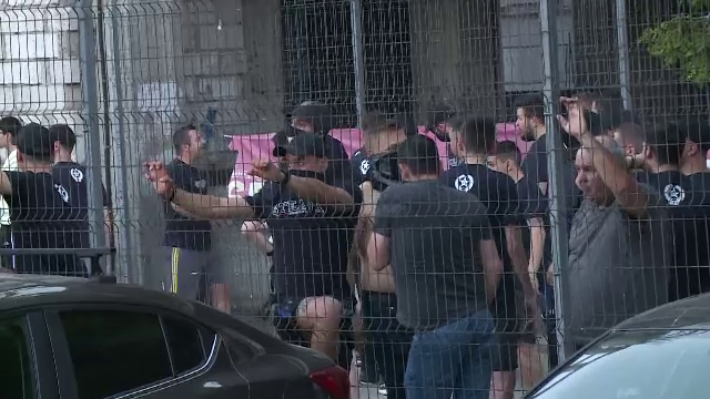 Incidente între suporteri și jandarmi înaintea duelului dintre UTA și Dinamo. Fanii lui CSA, au venit în 'ajutorul' arădenilor_14