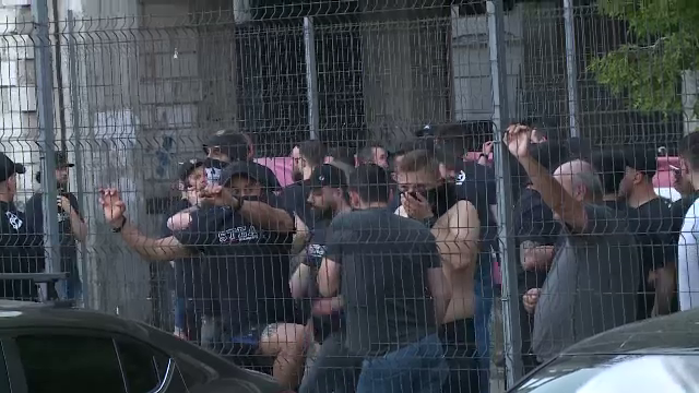 Incidente între suporteri și jandarmi înaintea duelului dintre UTA și Dinamo. Fanii lui CSA, au venit în 'ajutorul' arădenilor_15