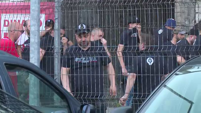 Incidente între suporteri și jandarmi înaintea duelului dintre UTA și Dinamo. Fanii lui CSA, au venit în 'ajutorul' arădenilor_19