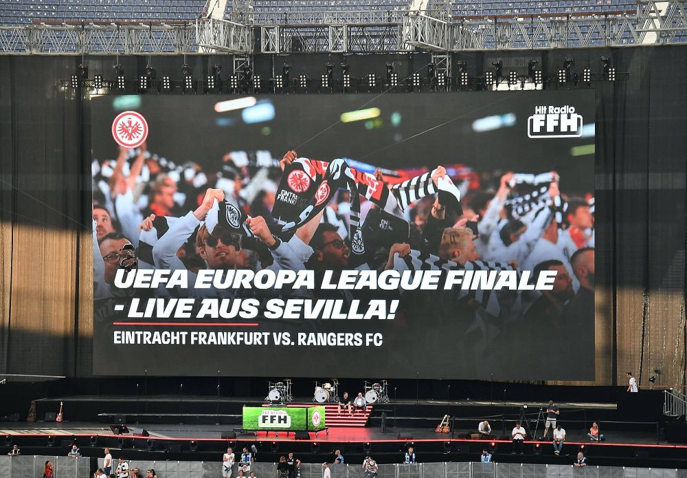 Imagini impresionante din Frankfurt! Fanii au umplut stadionul până la refuz pentru a vedea finala Europa League pe ecrane uriașe_2