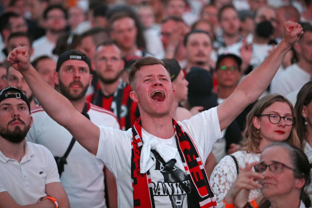 Imagini impresionante din Frankfurt! Fanii au umplut stadionul până la refuz pentru a vedea finala Europa League pe ecrane uriașe_13