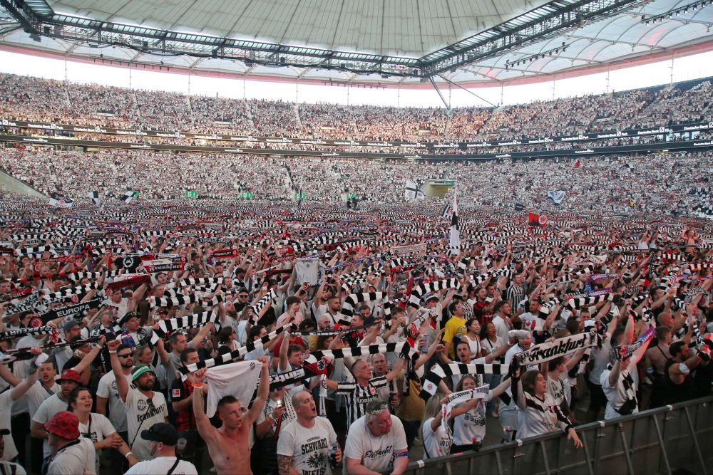 Imagini impresionante din Frankfurt! Fanii au umplut stadionul până la refuz pentru a vedea finala Europa League pe ecrane uriașe_5