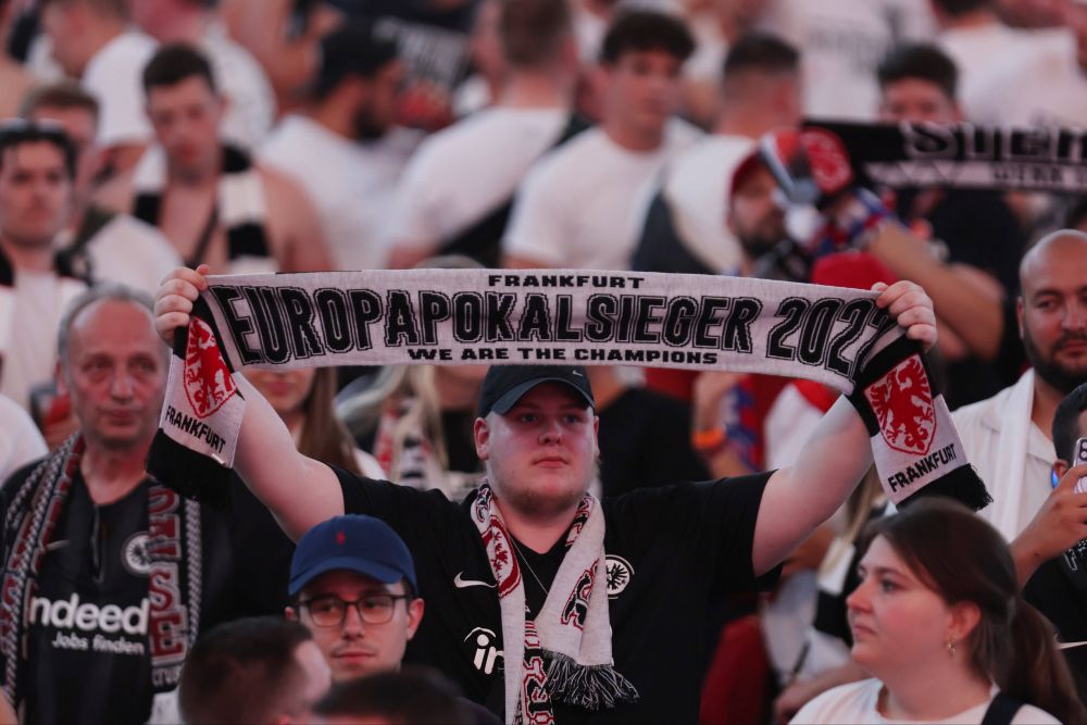 Imagini impresionante din Frankfurt! Fanii au umplut stadionul până la refuz pentru a vedea finala Europa League pe ecrane uriașe_7