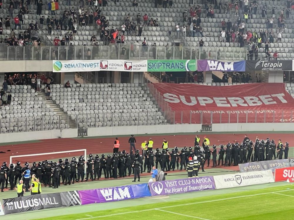 Mascații au intervenit în forță pe Cluj Arena. De la ce a pornit scandalul_6