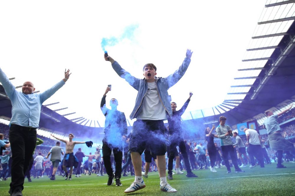 Explozie de bucurie pe Etihad! Fanii lui Manchester City au dărâmat o poartă după titlul câștigat_1