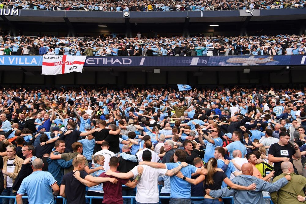 Explozie de bucurie pe Etihad! Fanii lui Manchester City au dărâmat o poartă după titlul câștigat_11