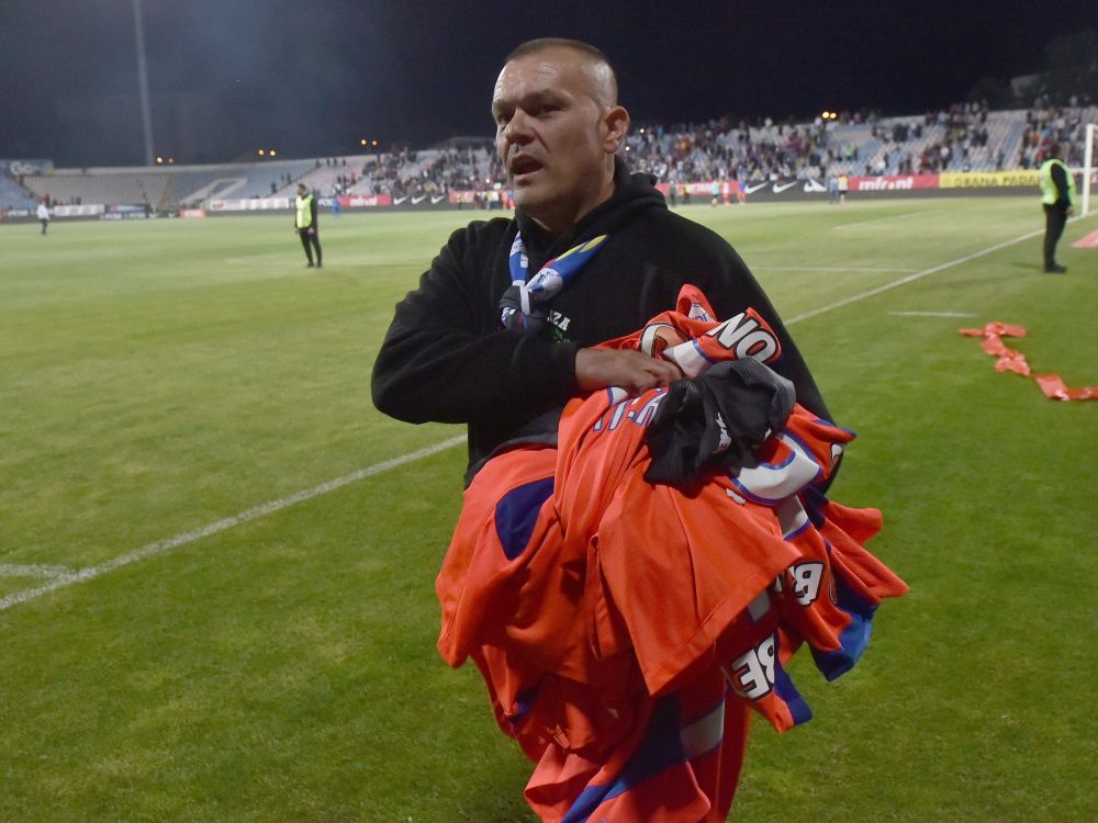 Cu cine a văzut Dan Petrescu meciul dintre CFR Cluj și FCSB_7