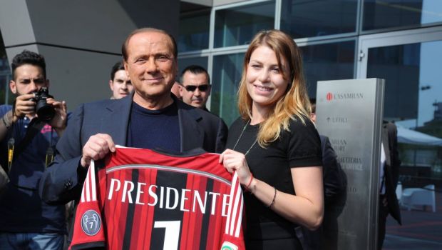 
	Momentul în care marele Silvio Berlusconi a venit personal pentru a-i felicita pe jucătorii Stelei: &rdquo;Ne-a vizitat la hotel&rdquo;
