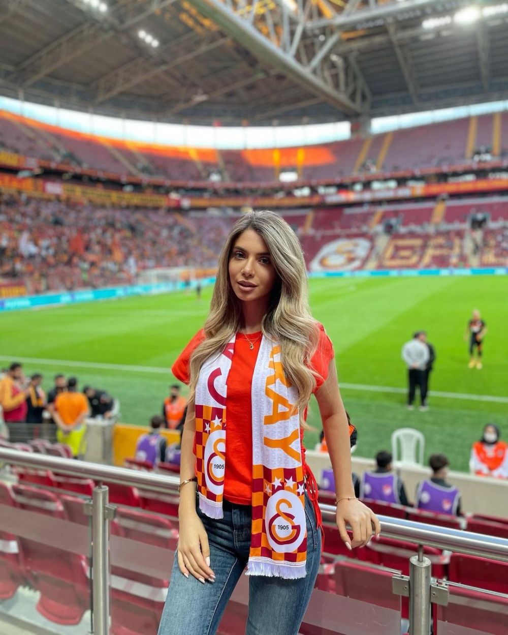 Apariție răvășitoare a iubitei românului de la Galatasaray! Cum s-au fotografiat în vacanță _37