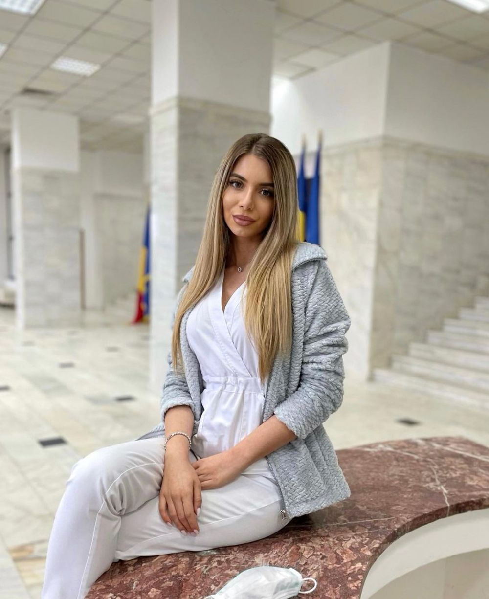 Apariție răvășitoare a iubitei românului de la Galatasaray! Cum s-au fotografiat în vacanță _55