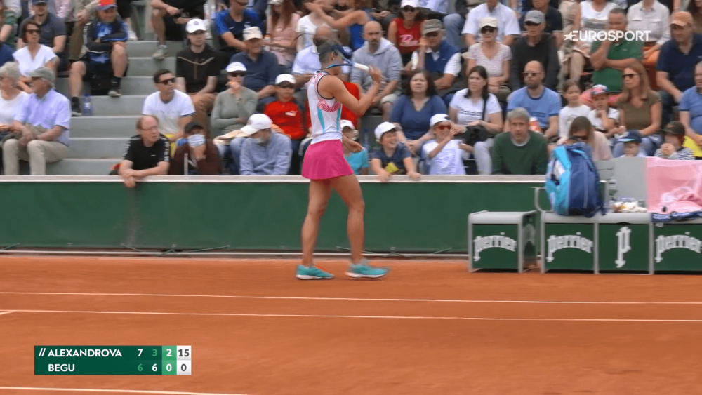 Irina Begu a făcut 'victime' la Roland Garros! A lovit cu racheta un copil, după o ieșire nervoasă: adversara a cerut să fie descalificată_4
