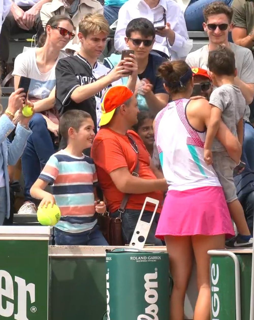Irina Begu, ținută de mama copilului speriat în turneul de la Roland Garros: „Îi mulțumesc. A fost jenant pentru mine, mă simt foarte prost”_2