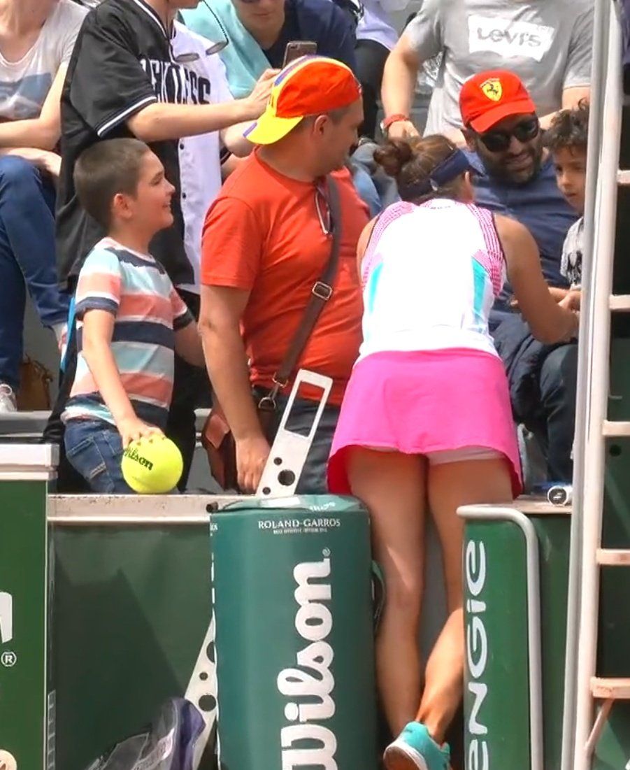 Irina Begu, ținută de mama copilului speriat în turneul de la Roland Garros: „Îi mulțumesc. A fost jenant pentru mine, mă simt foarte prost”_4