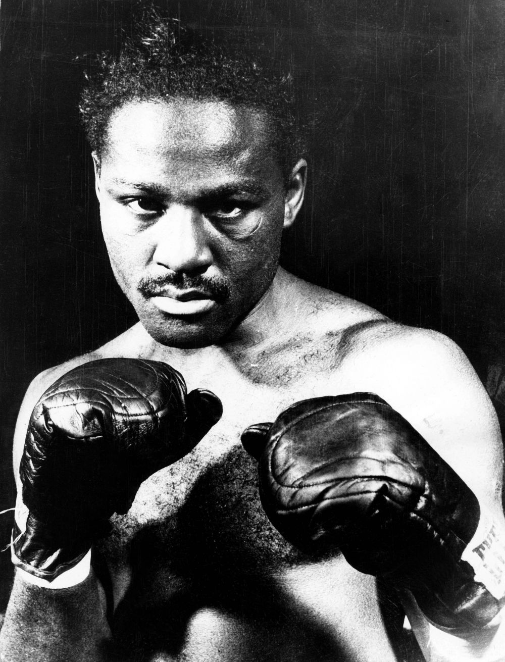 SPECIAL | Cel mai mare boxer uitat de toată lumea. Reușea să lupte la trei categorii, nu și-a mai putut mișca picioarele după retragere și a murit într-un ospiciu, la doar 53 de ani_5