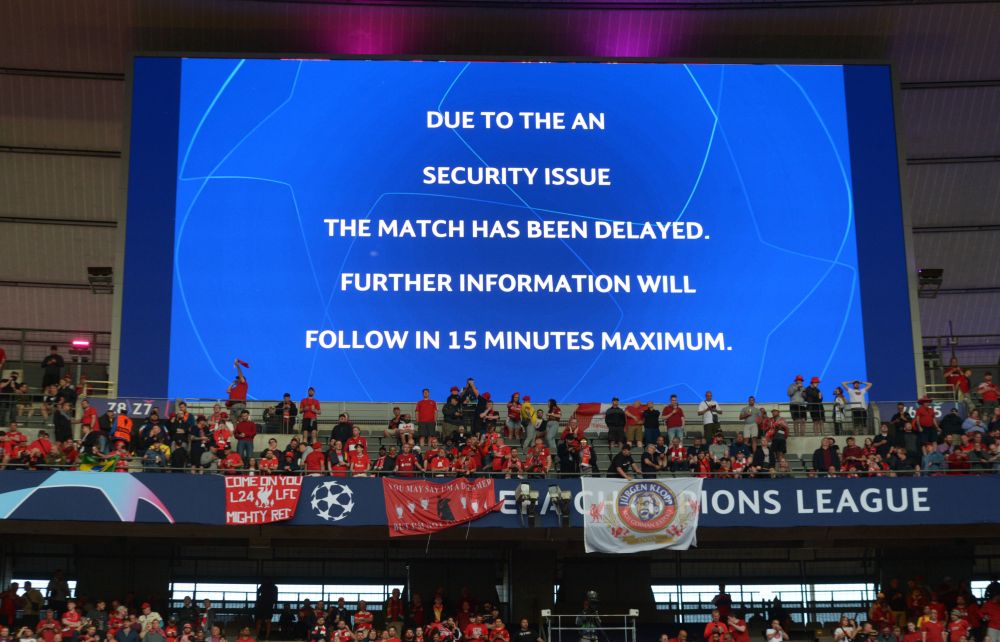 Finala Ligii Campionilor, întârziată din cauza incidentelor din afara stadionului. Fanii lui Liverpool, întâmpinați cu gaze lacrimogene de poliție _2