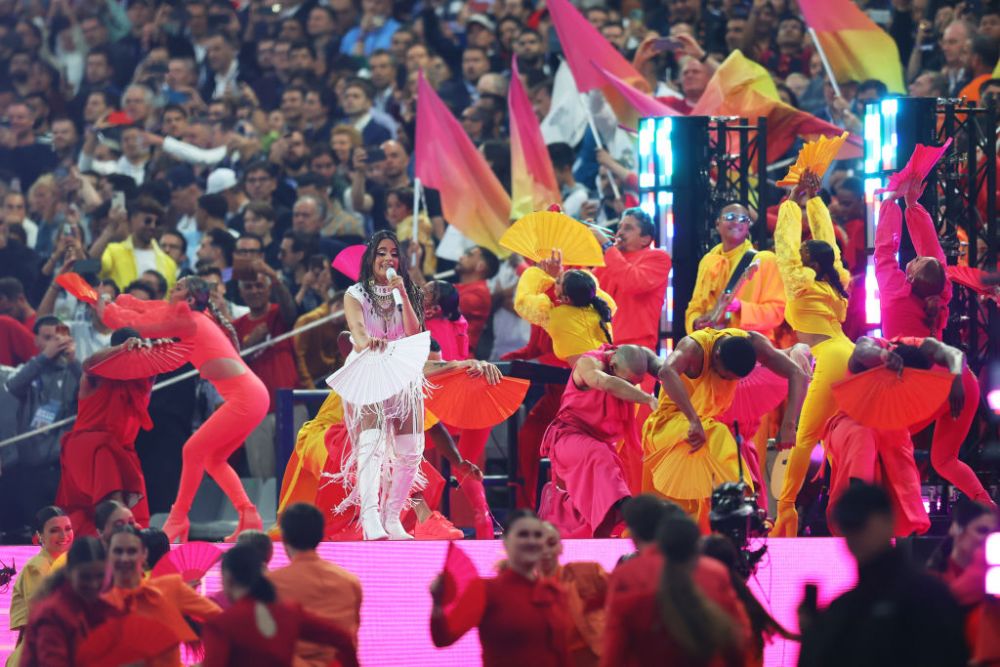 Imagini incendiare înaite de startul finalei Champions League! Camila Cabello a încins atmosfera pe Stade de France_1