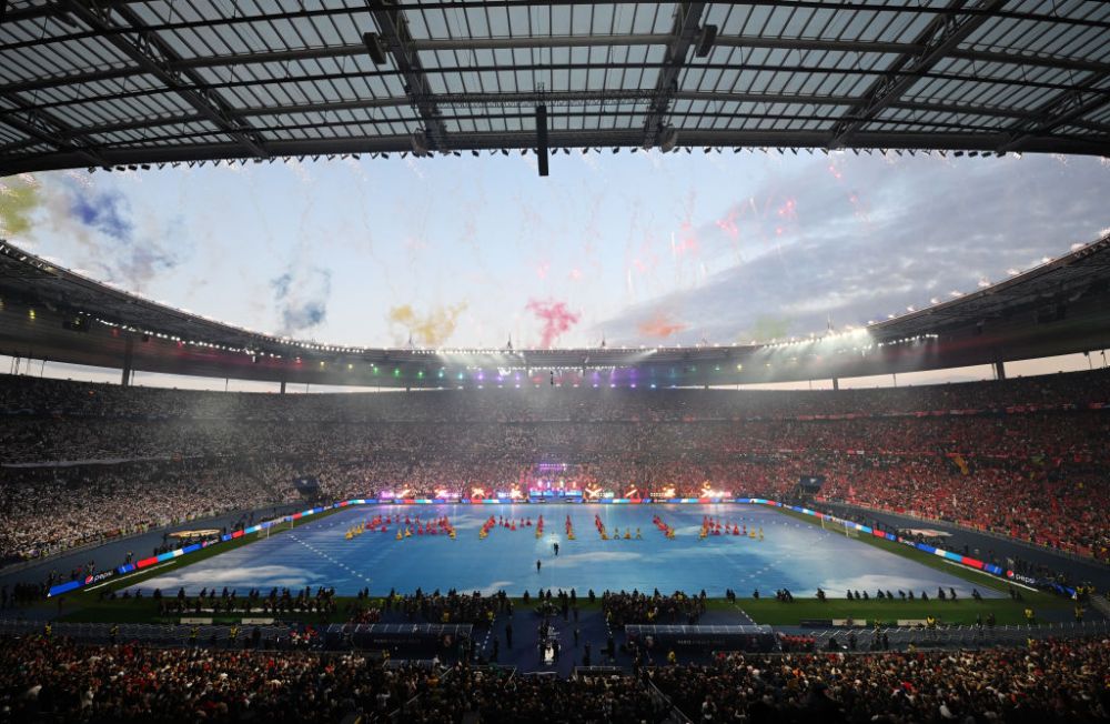 Imagini incendiare înaite de startul finalei Champions League! Camila Cabello a încins atmosfera pe Stade de France_16