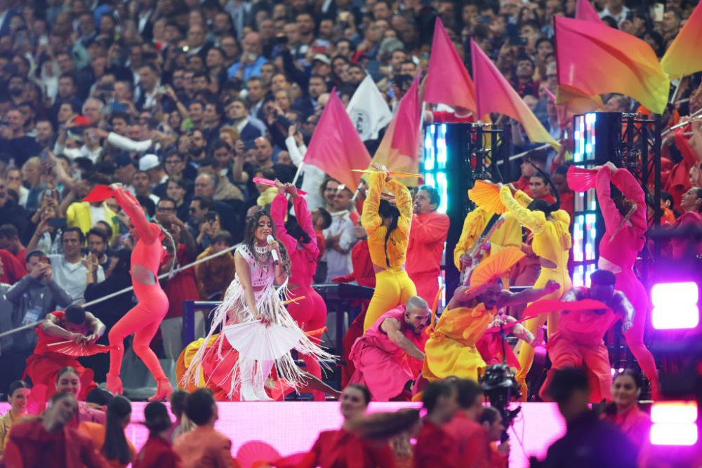 Imagini incendiare înaite de startul finalei Champions League! Camila Cabello a încins atmosfera pe Stade de France_10