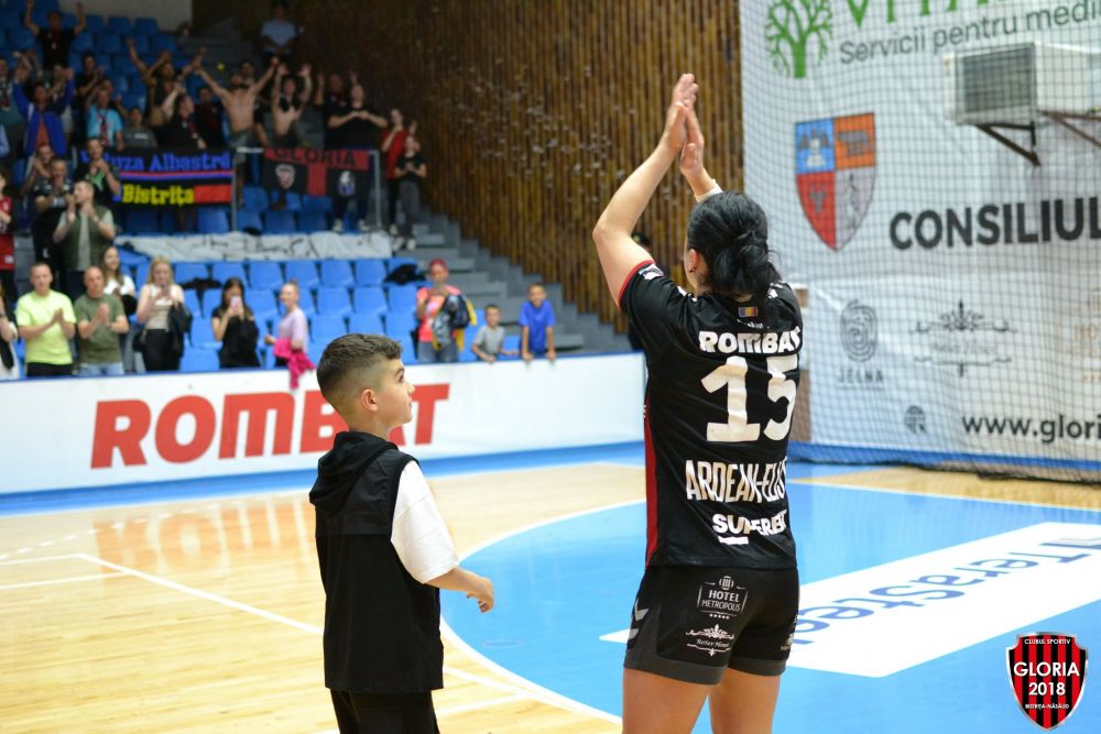 Valentina Ardean Elisei şi-a încheiat cariera la aproape 40 de ani, într-un meci la Deva, unde a jucat prima dată în Liga Naţională_9