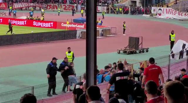 Scandal înainte de startul meciului! Fanii dinamoviști au sărit la bătaie cu jandarmii _6