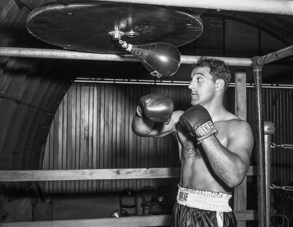 SPECIAL | Rocky Marciano, boxerul care lovea cu puterea unui proiectil antitanc. Povestea celui mai iubit copil al Italiei din Statele Unite_5