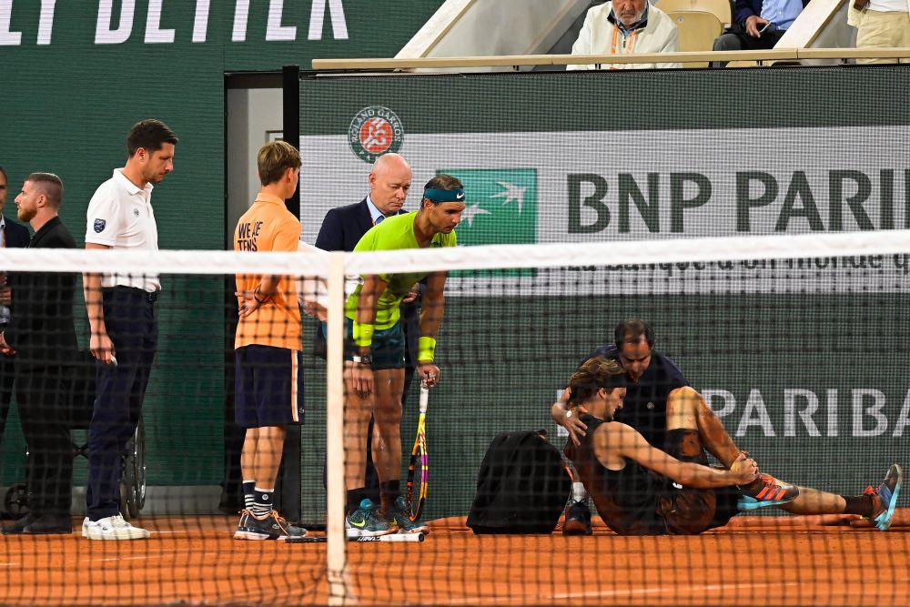 „Foarte ghinionist. L-am văzut plângând, e un moment dur” Mesajul lui Nadal pentru Zverev, după calificarea tristă în finala Roland Garros_23