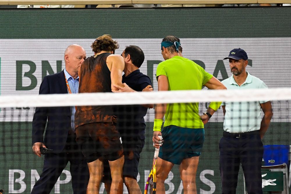 „Foarte ghinionist. L-am văzut plângând, e un moment dur” Mesajul lui Nadal pentru Zverev, după calificarea tristă în finala Roland Garros_26
