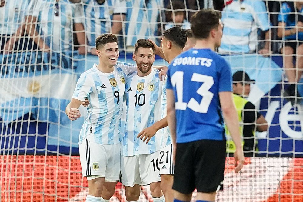 „E ca Rafa Nadal!” Selecționerul Argentinei, la picioarele lui Messi după cele cinci goluri înscrise cu Estonia_9