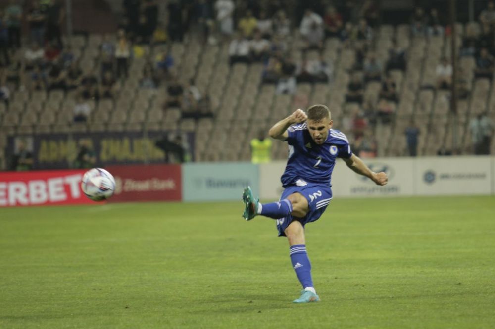 Lovitură pentru Edi Iordănescu! Un jucător al naționalei este OUT după meciul cu Bosnia: ”E suspect de ruptură”_4
