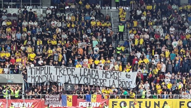 
	&quot;Timpul trece, leafa merge!&quot;. Suporterii de pe Giulești i-au taxat pe tricolorii lui Iordănescu: bannerele afișate&nbsp;
