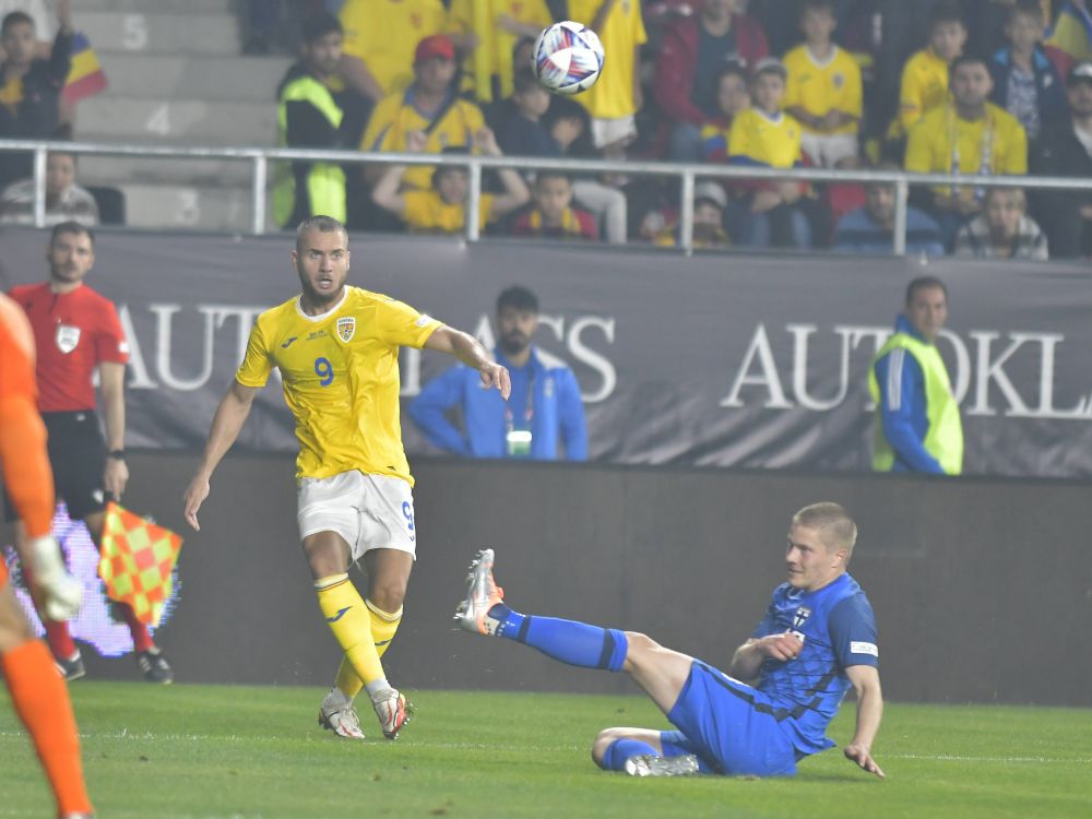 Florinel Coman n-a stat departe de stadion la România - Finlanda! S-a pozat cu rivalii din Liga 1_8