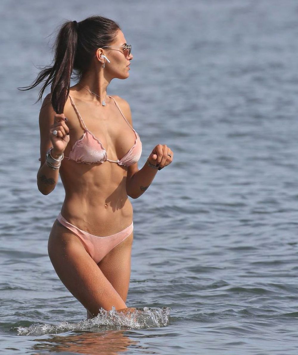 Miss Italia, presupusa iubită a lui Ionuț Radu, surprinsă pe yacht alături de un fotbalist de la Chelsea! Cu cine și-a petrecut vacanța 'Megan Fox de Italia'_19