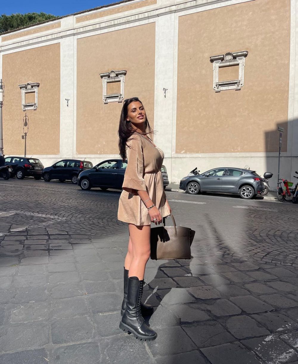 Miss Italia, presupusa iubită a lui Ionuț Radu, surprinsă pe yacht alături de un fotbalist de la Chelsea! Cu cine și-a petrecut vacanța 'Megan Fox de Italia'_72