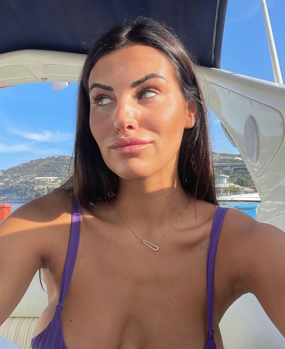 Miss Italia, presupusa iubită a lui Ionuț Radu, surprinsă pe yacht alături de un fotbalist de la Chelsea! Cu cine și-a petrecut vacanța 'Megan Fox de Italia'_80