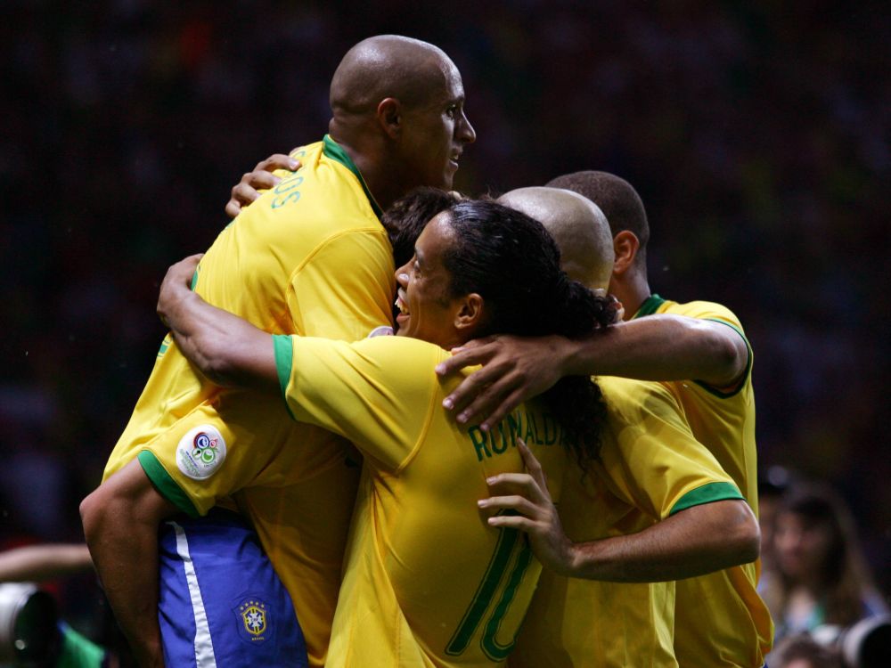Fotbal adevărat! Meci fabulos între echipele lui Ronaldinho și Roberto Carlos, intitulat ”The Beautiful Game”_1