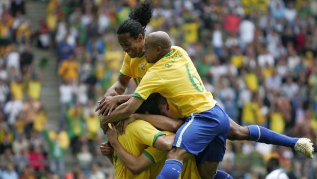
	Fotbal adevărat! Meci fabulos între echipele lui Ronaldinho și Roberto Carlos, intitulat &rdquo;The Beautiful Game&rdquo;
