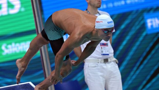 
	David Popovici, campion mondial! AUR la 100 m liber după ce a recuperat senzațional pe finalul cursei. La Budapesta, înotătorul de 17 ani a realizat &quot;dubla&quot;
