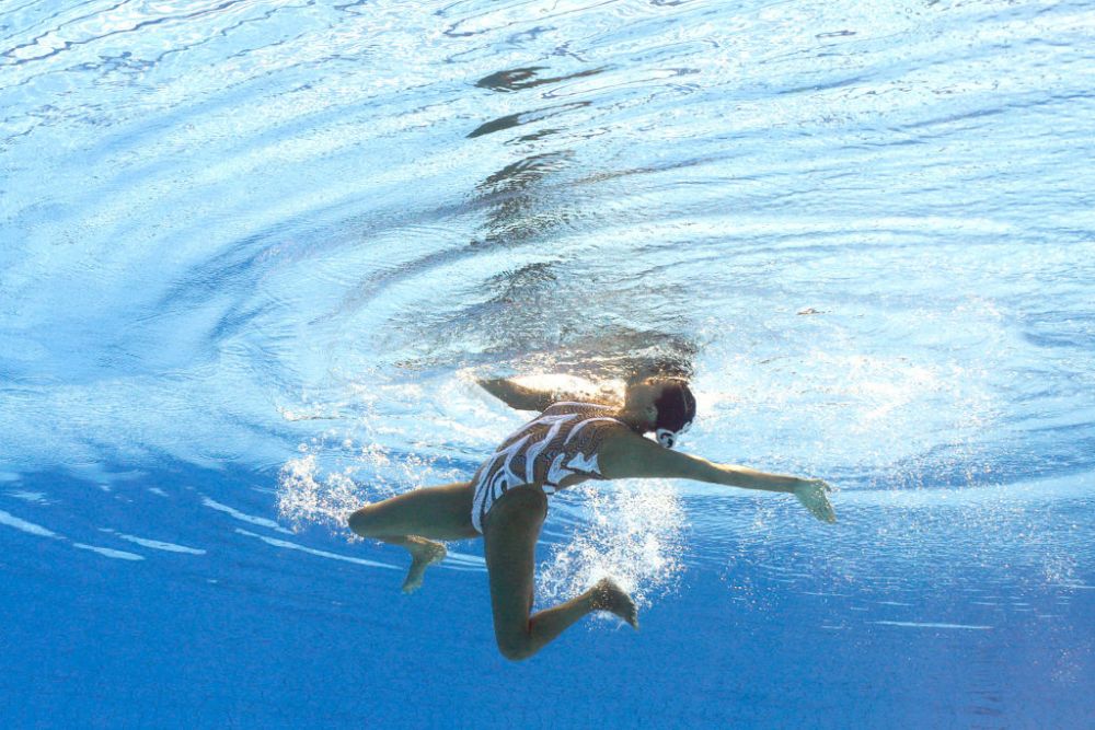Imagini șocante de la Campionatul Mondial! O înotătoare din SUA, aproape de tragedie, după ce a leșinat în timpul probei! Antrenoarea a sărit să o salveze _12