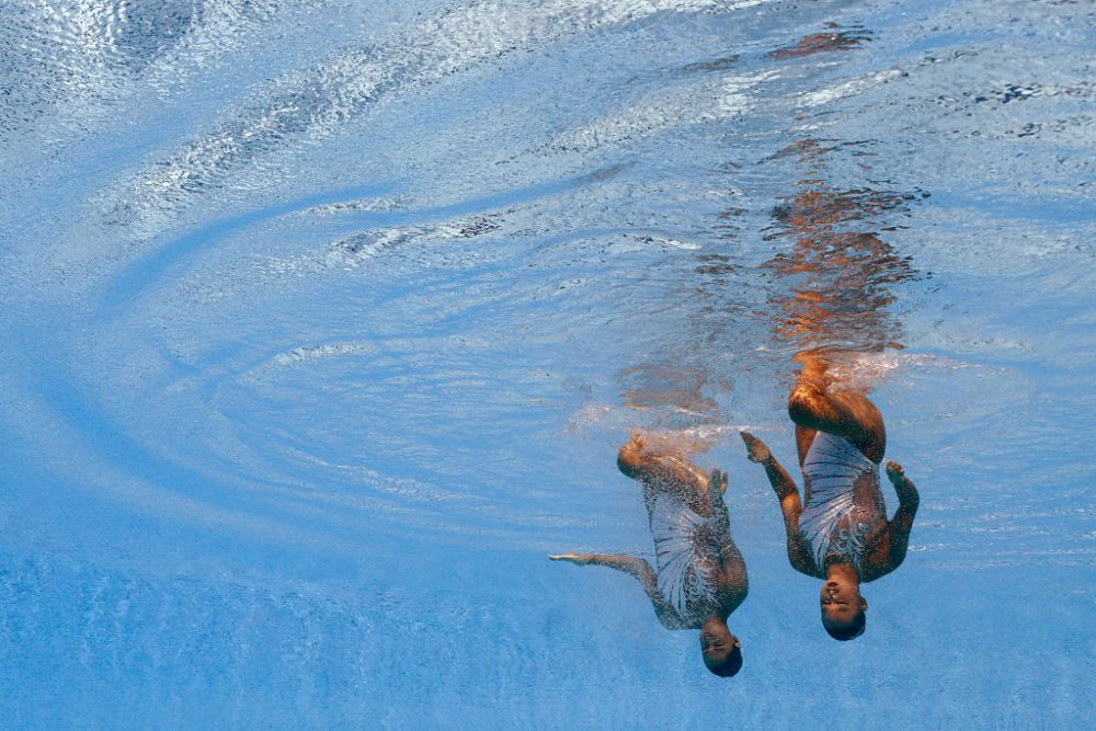 Imagini șocante de la Campionatul Mondial! O înotătoare din SUA, aproape de tragedie, după ce a leșinat în timpul probei! Antrenoarea a sărit să o salveze _13