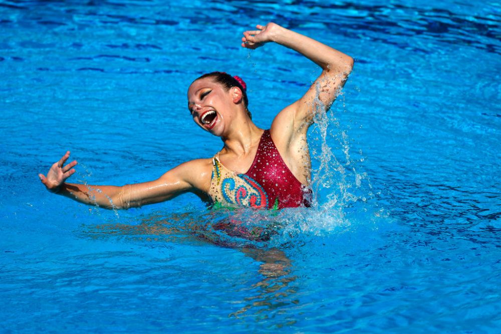 Imagini șocante de la Campionatul Mondial! O înotătoare din SUA, aproape de tragedie, după ce a leșinat în timpul probei! Antrenoarea a sărit să o salveze _10