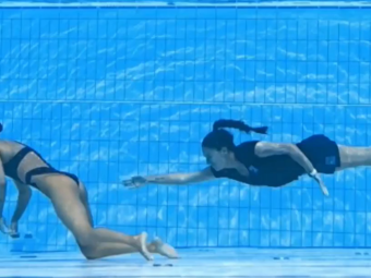 
	Imagini șocante de la Campionatul Mondial! O înotătoare din SUA, aproape de tragedie, după ce a leșinat în timpul probei! Antrenoarea a sărit să o salveze&nbsp;
